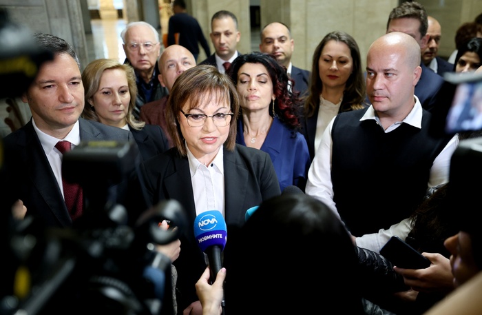 Нинова регистрира листата на БСП за евровота, упрекна Главчев, че се правел на „ощипан“
